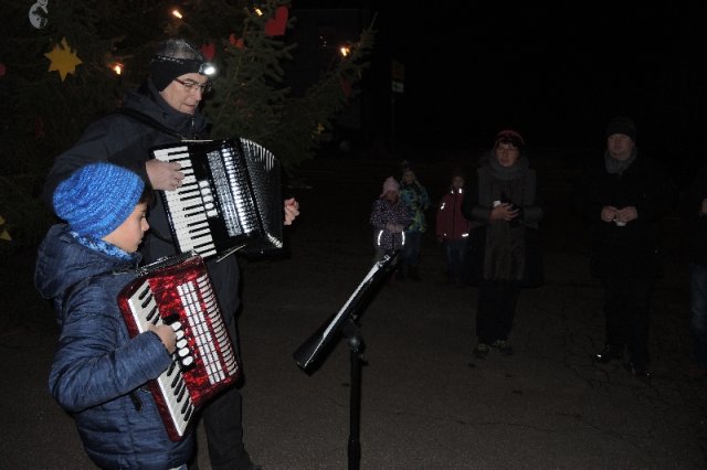 2016 weihnachtsbaumsingen dorfmitte 03