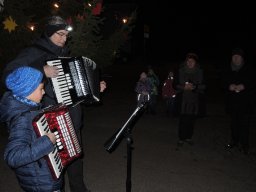 2016 weihnachtsbaumsingen dorfmitte 03