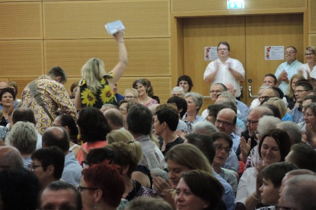 lk 70 jahre mit den schrillen fehlaperlen 054