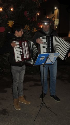 2019 12 17 christbaumsingen dorfmitte und adventsfeier  08