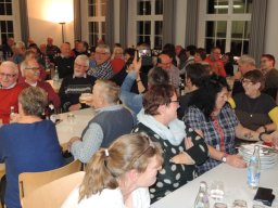 2019 12 17 christbaumsingen dorfmitte und adventsfeier  28