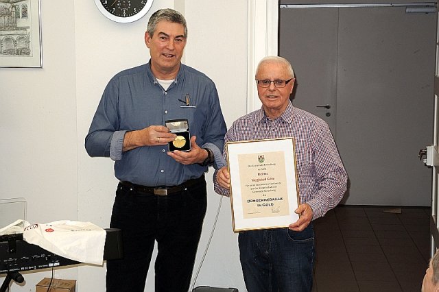 2020 01 07 decaminochor gratuliert zur buergermedaile fuer sieger goetz 006