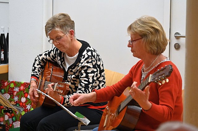 2022 12 13 lk christbaum singen und weihnachtsfeier 045