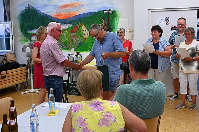 2022 07 19 decamino und kirchenchor gratulieren sieger und peter 029